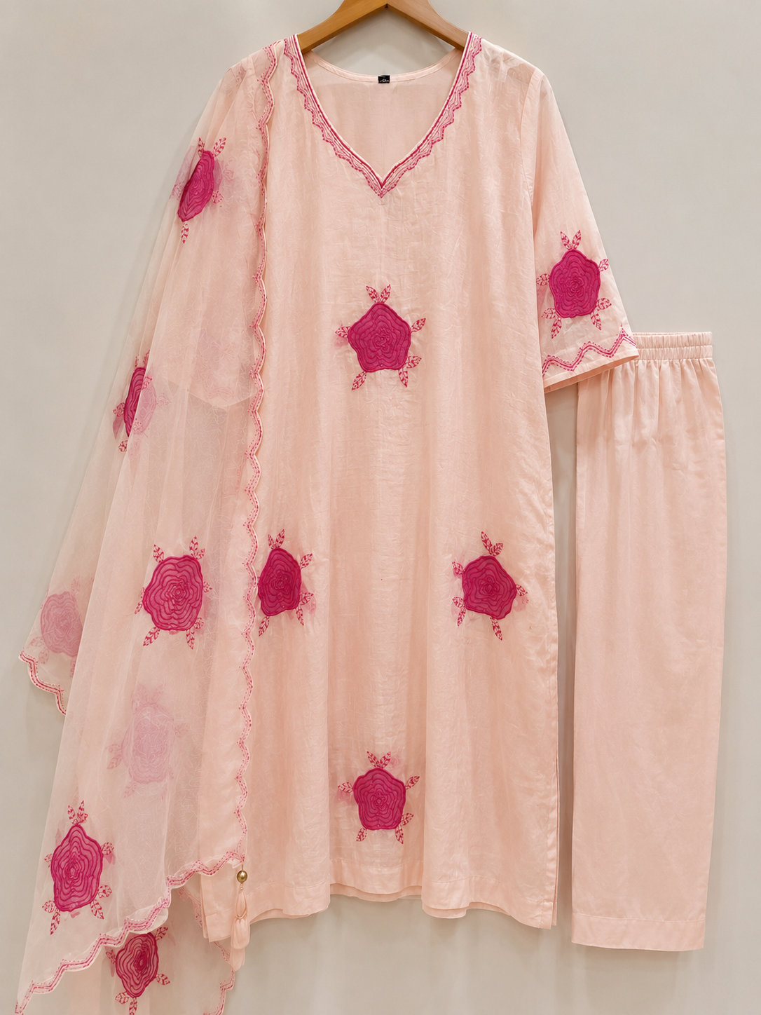 Laleh 3-Piece Stitched Suit 🌷